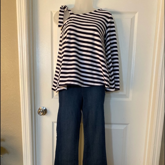 Top and jeans combo - Picture 1 of 4